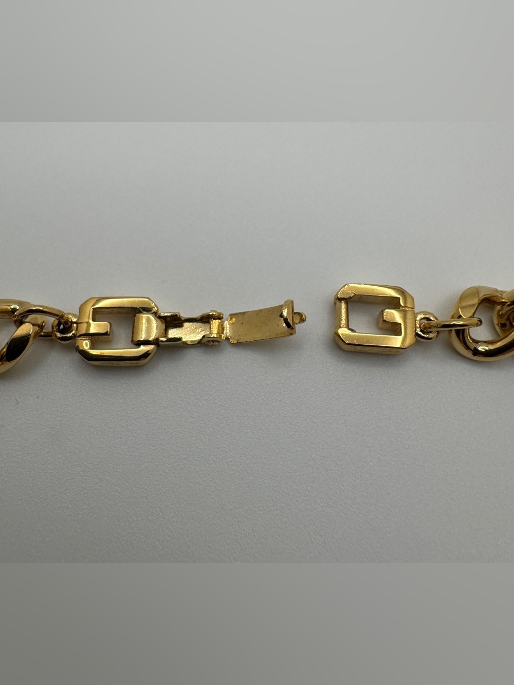 Givenchy Gold-Tone Curb Bracelet with Signature Link Clasp Size: 8.5 Unisex - Picture 14 of 14